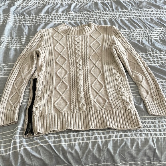 Banana Republic - Cable Knit - Cream Sweater - Med - Picture 1 of 2